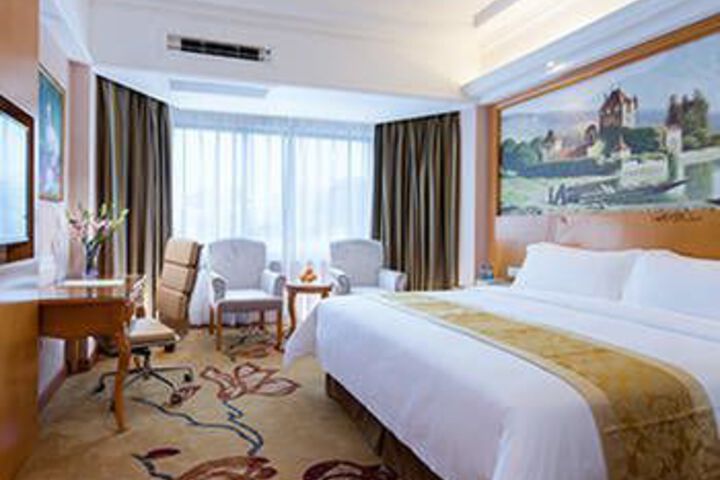 Room 2 of 10