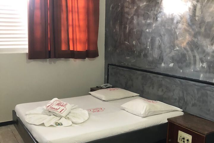 Room 8 of 19