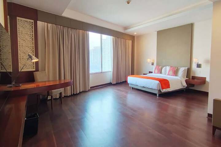 Room 14 of 97