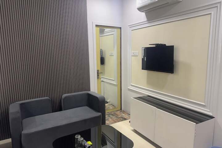 Room 9 of 29