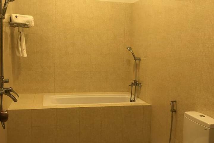 Room 12 of 25