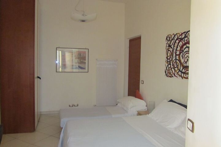 Room 9 of 33