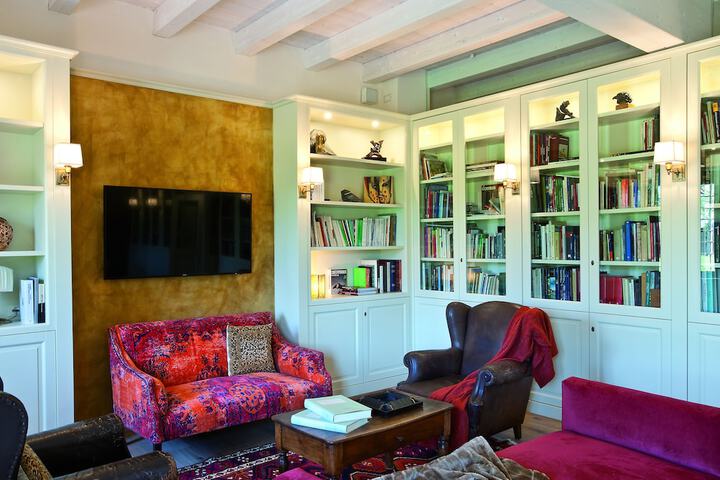 Hotel Interior 102 of 139