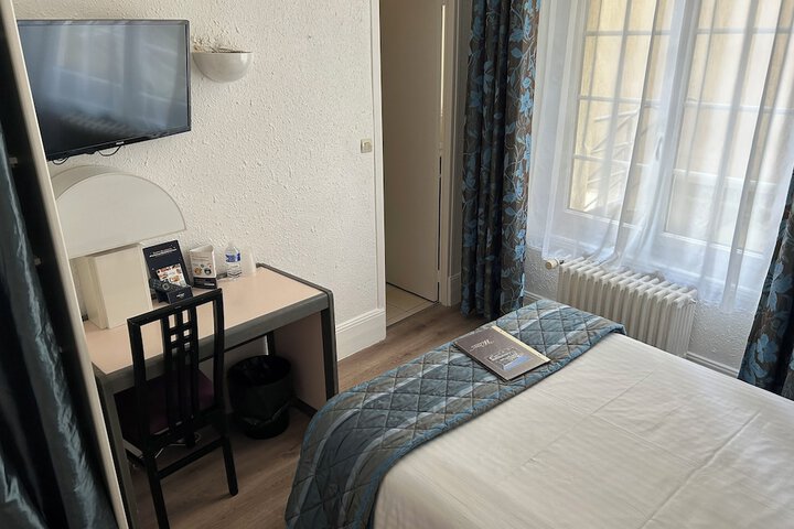 Room 13 of 38