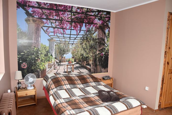Room 8 of 68