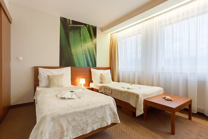 Room 7 of 32