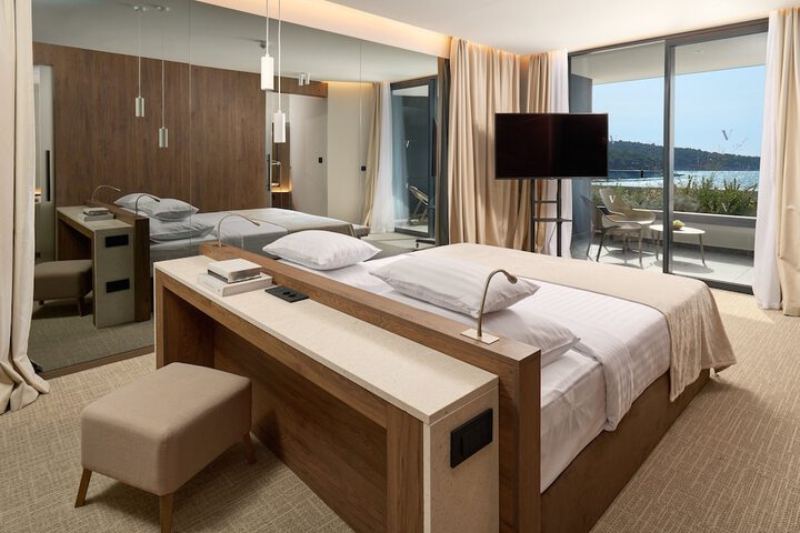Room 13 of 101