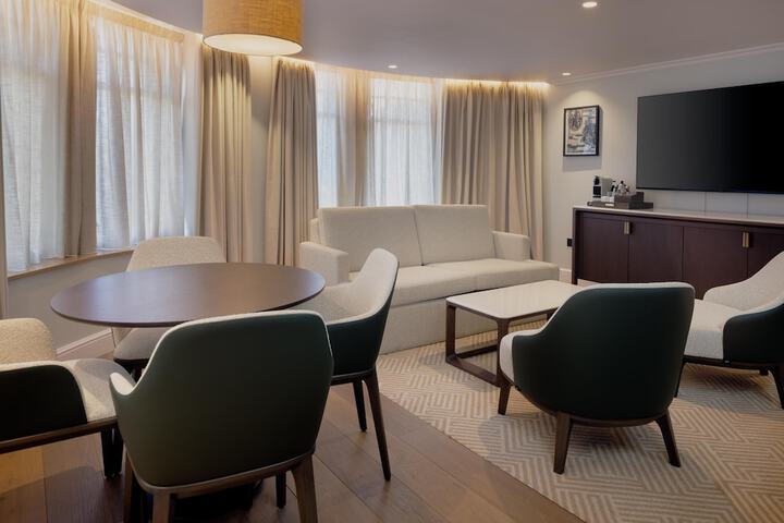 Room 42 of 170