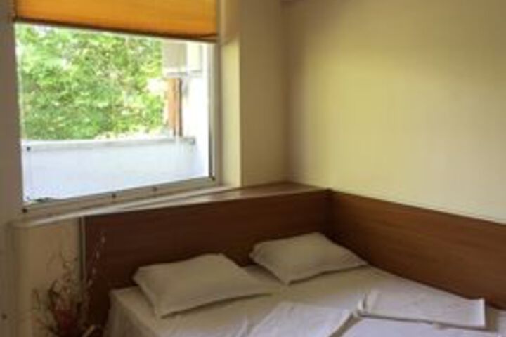 Room 14 of 36