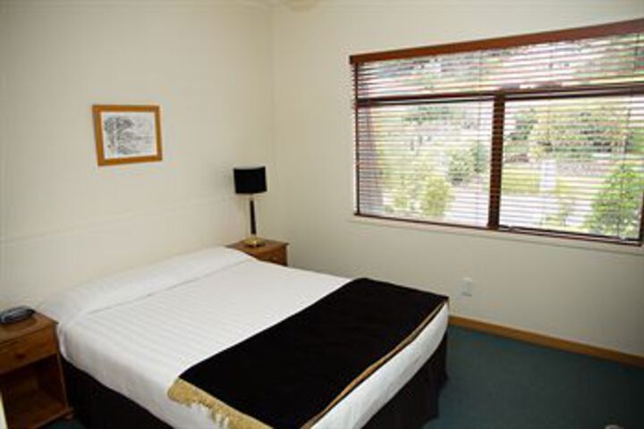Room 7 of 33
