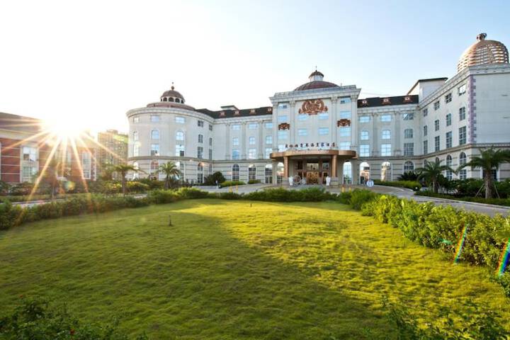 The Royal Pinnacle Hotel