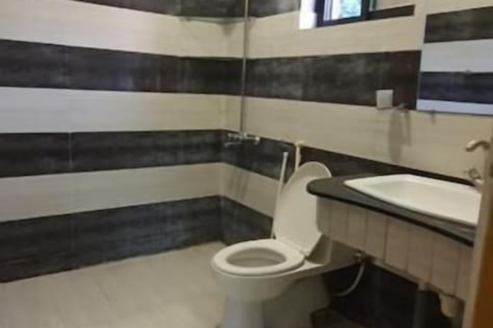 Room 6 of 8