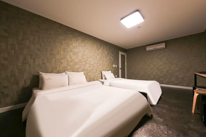 Room 34 of 64