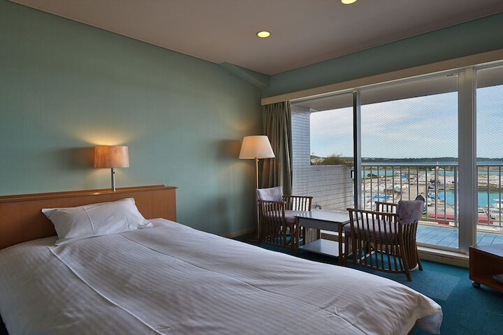Room 14 of 125