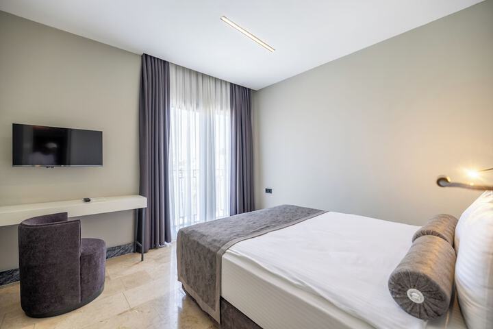 Room 4 of 33