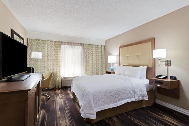 2 Queen Beds (7 of 14)
