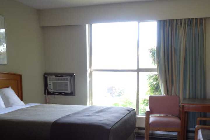 Hotel Exterior 35 of 37