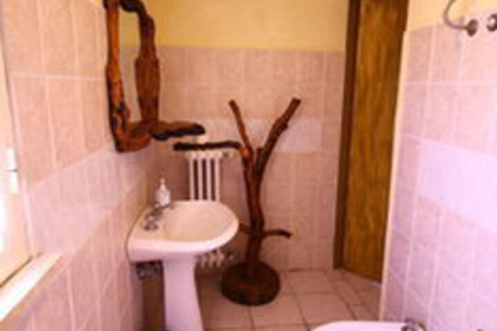 Room 4 of 27