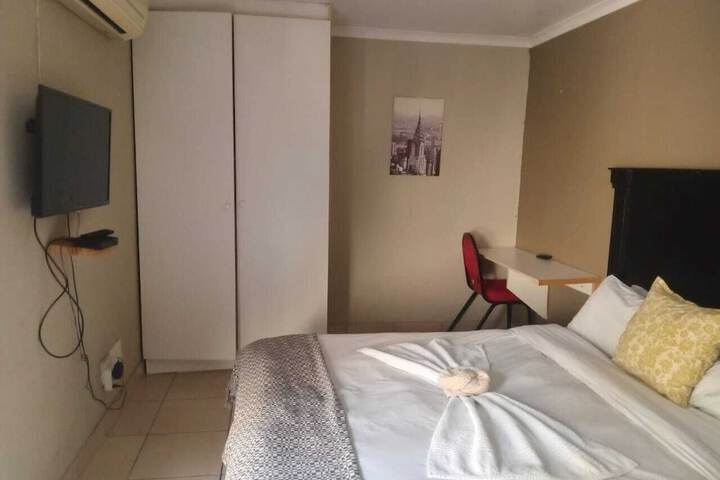 Room 18 of 28