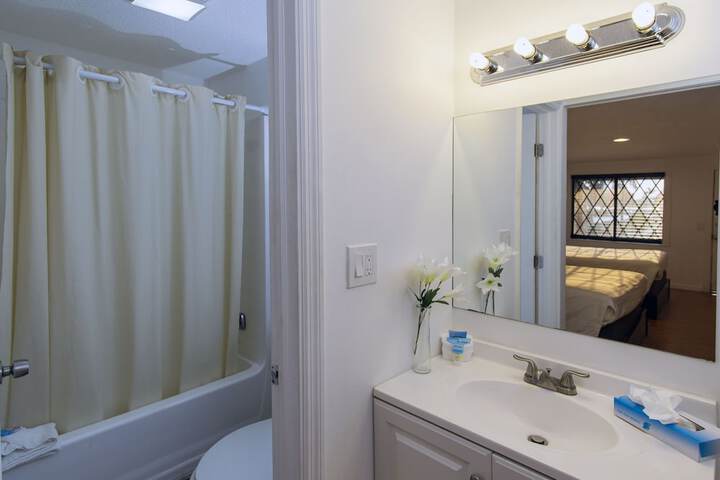 Standard Queen Bed City View (15 of 22)