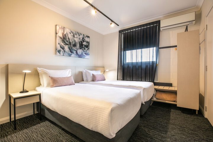 Room 5 of 38
