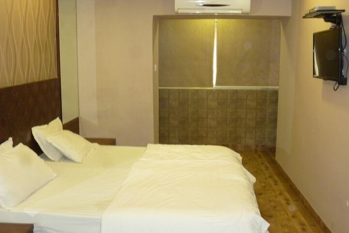 Room 17 of 48