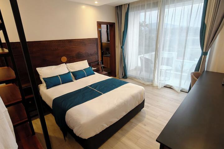 Room 26 of 106