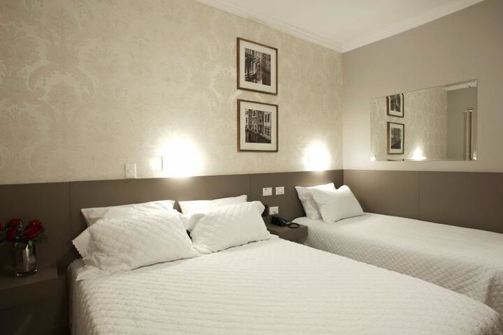 Room 4 of 17