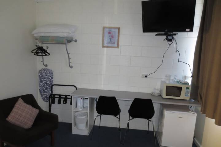 Room 13 of 37