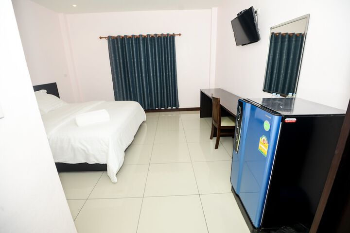 Room 11 of 27