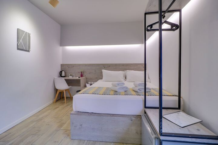 Room 4 of 44