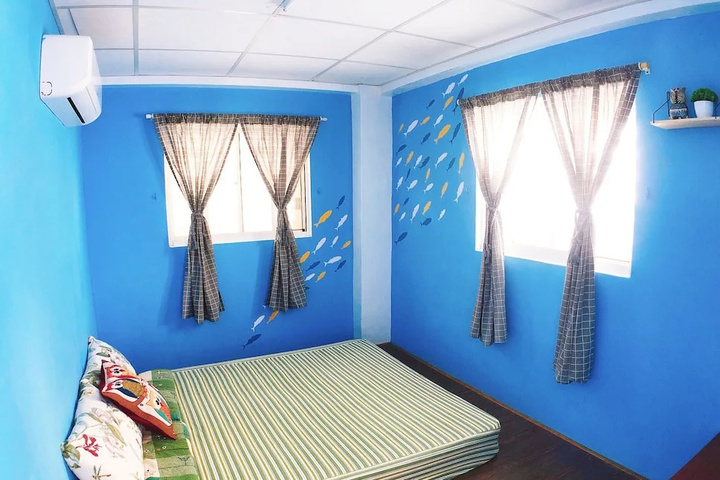 Room 3 of 10