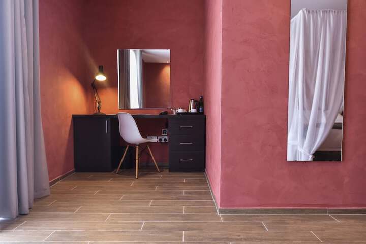 Room 13 of 38