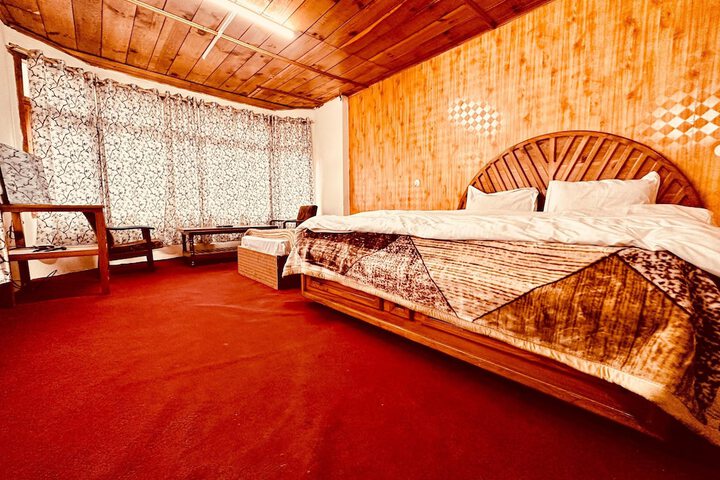 Room 7 of 18