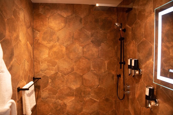 Room 47 of 60