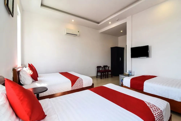 Room 4 of 9