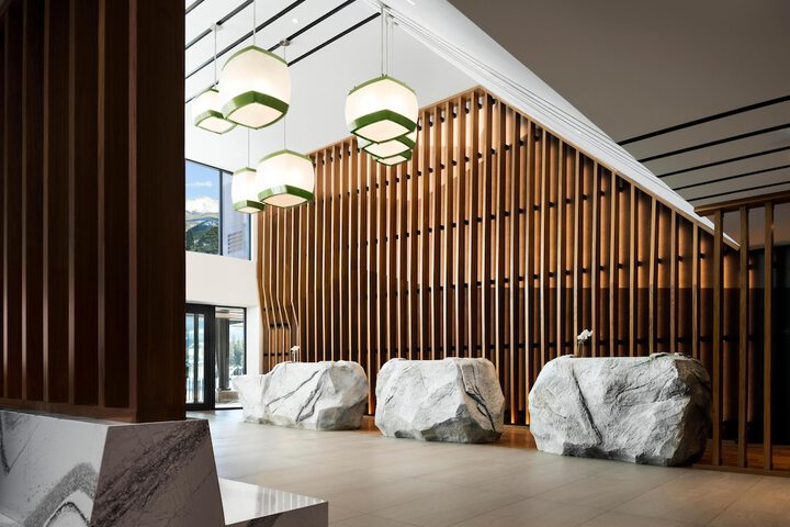 Entrance & Lobby