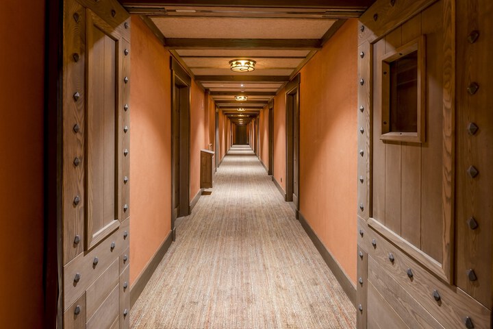Ballroom/Hall 27 of 44