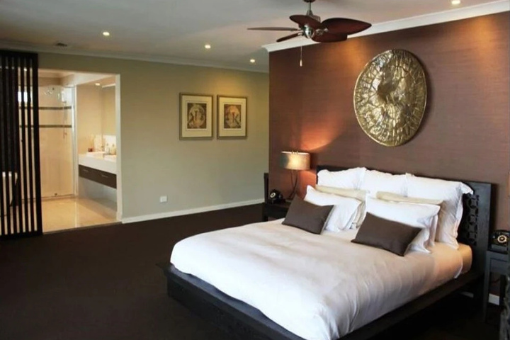 Room 3 of 28