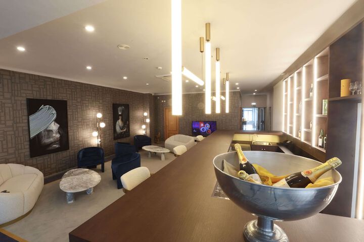Lounge 65 of 70