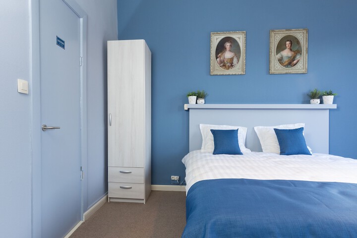 Room 2 of 27