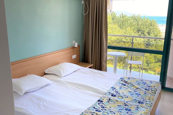 Room 6 of 45