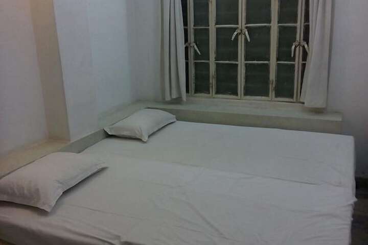 Room 9 of 12