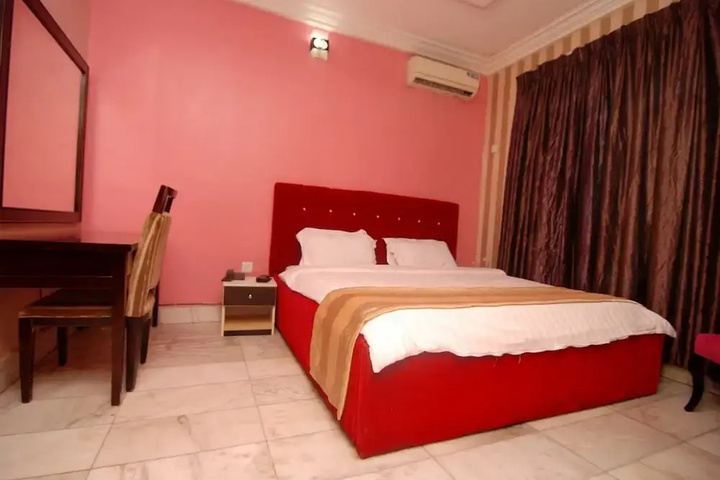 Room 4 of 31