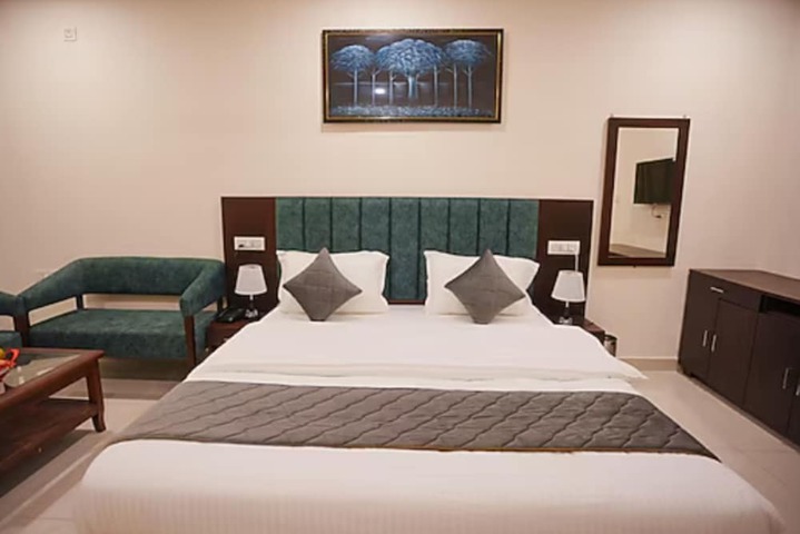 Room 7 of 16