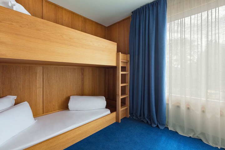 Room 27 of 71