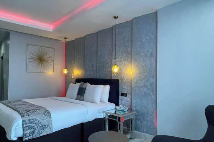 Room 10 of 24