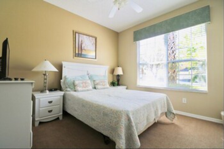 Room 28 of 32