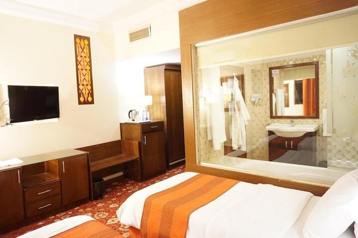 Room 16 of 37