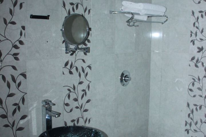 Room 34 of 131